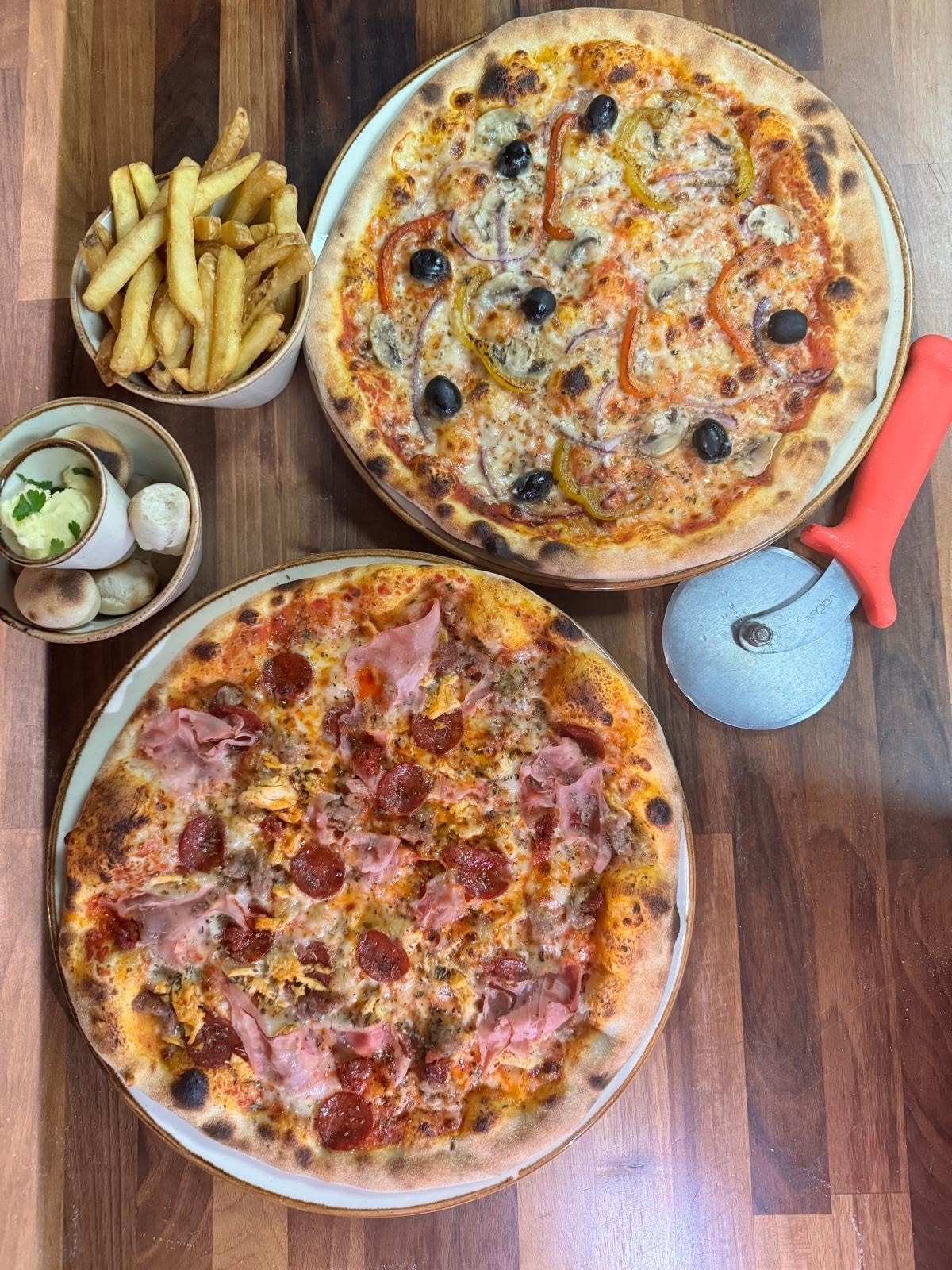 THURSDAY 2 pizzas 2 sides